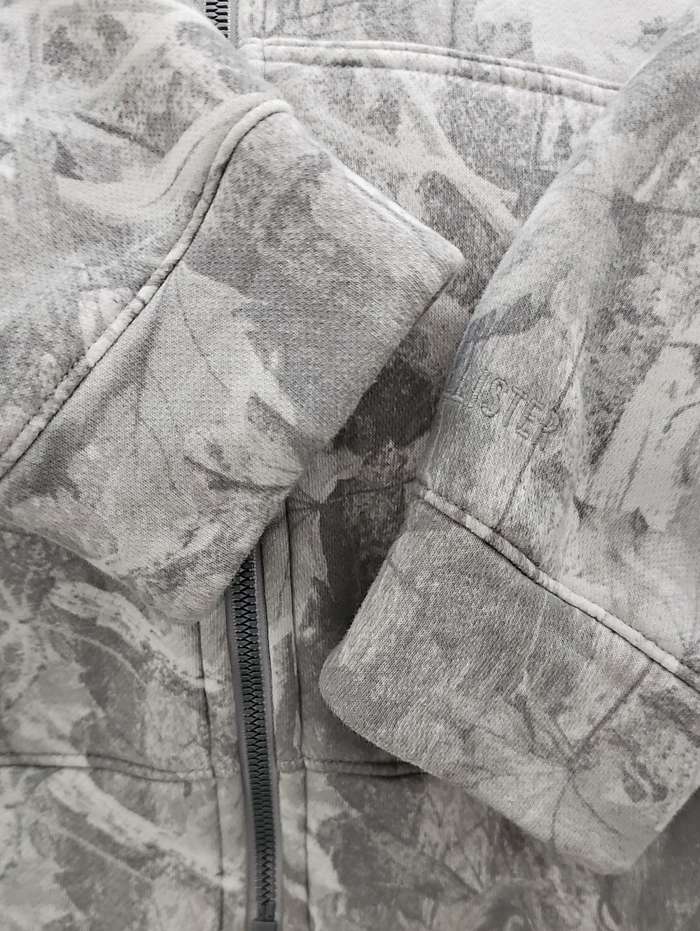Hollister Men's Gray Camouflage Zip-Up Hoodie LARGE - Picture 3 of 3